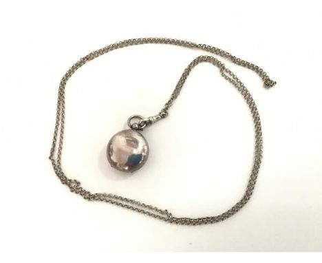 A Chester silver sovereign, of characteristic design, on a tracelink chain with lobster clasp (unmarked)