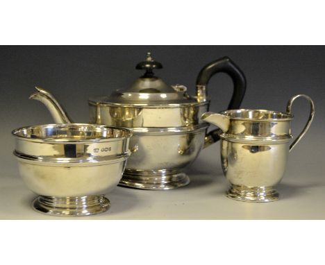 A silver three piece tea service, comprising of teapot, cream jug and sugar bowl by E.V, Sheffield, n 