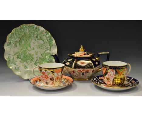 A Royal Crown Derby 2541 pattern saucer; a wavy edged green aves pattern plate; an imari fluted cup; Royal Worcester Evesham 