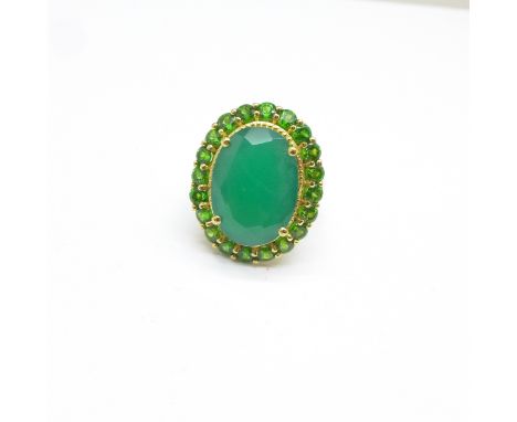 A silver gilt Russian diopside and green onyx cocktail ring, N, 5.4g