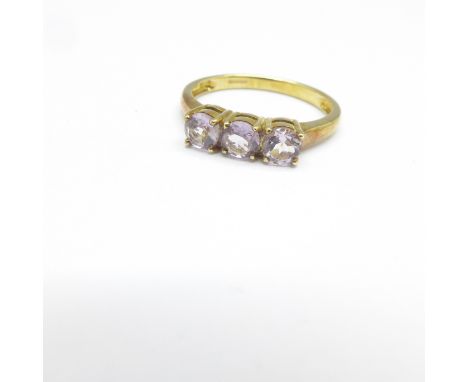 A 9ct gold and kunzite set ring, 2.1g, N