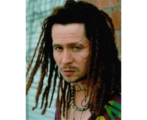 Gary Oldman signed 10 x 8 colour photo. Brilliant photo of the star of JFK, Dracula, Tinker Tailor Soldier Spy, Darkest Hour 