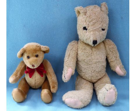 Two vintage teddy bears

Both in used condition 