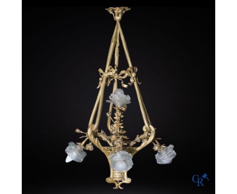 A bronze chandelier in the shape of a flower basket. LXVI style. Circa 1920. | 85 x 50 cm.