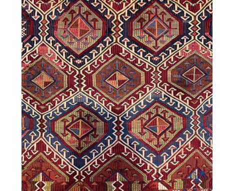 Oriental carpets: Small Oriental hand-knotted tapestry. | 95 x 80 cm.