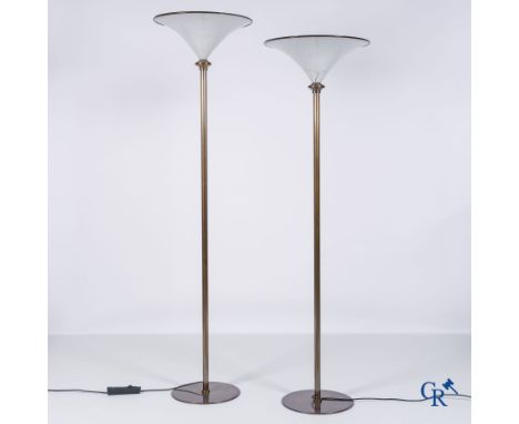 Barovier & Toso, Murano Venezia, 2 large floor lamps in Murano glass on a bronzed finished base. Italian work circa 1980. Mar