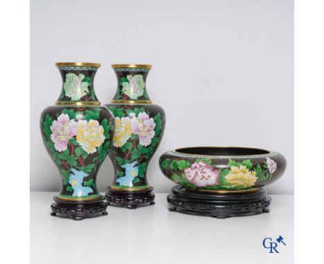 3 pieces in Chinese enamel cloisonné circa 1980. | Vases:Height: 39 cm.Dish:Height: 12 cm.Diameter: 38 cm.