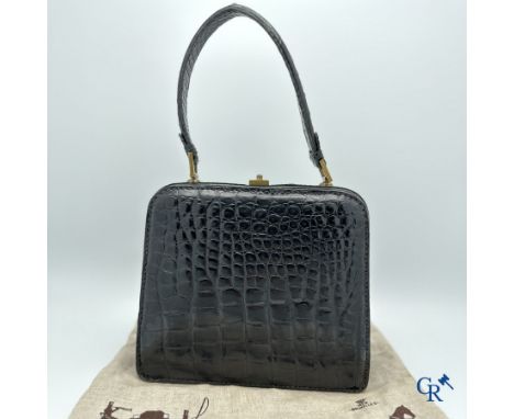 Delvaux: Old Delvaux handbag in black leather.Traces of use. | Height: 19 cm.Width: 22 cm.