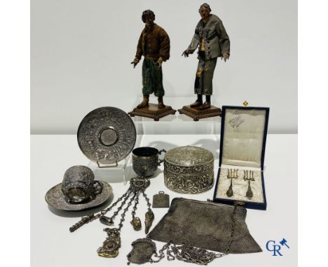 Beautiful lot of display case objects in silver and silver-plated metal, 2 Neapolitan santons attached. (late XVIII century) 