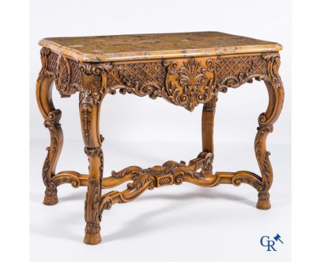 A richly carved wooden console table with a marble top. Circa 1930. | Height: 80 cm.Width: 100 cm.Depth: 60 cm.