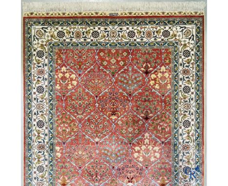 Oriental carpets: A finely hand-knotted carpet in wool and silk with floral decor.Signed. | 182 x 120 cm. | Condition: Good c