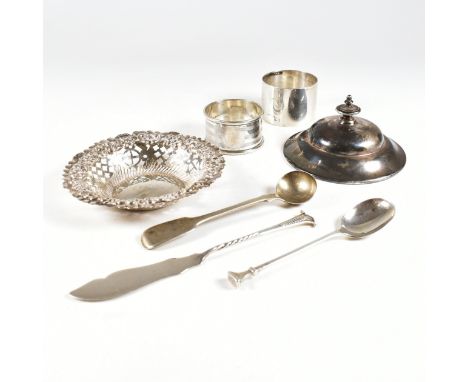 A collection of hallmarked silver items. The mixed lot to include an Edward VII bon bon dish with petalled rim. Hallmarked fo