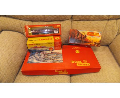 A Hornby Tri-ang 00 gauge electric model railway, No. RS.26 (boxed), a Hornby Speedboat No. 4 (boxed), a Tri-ang Hornby (Oper