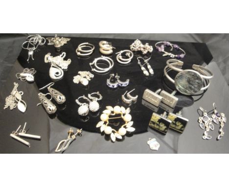 A box containing assorted silver and other jewellery to include bangle, earrings, cufflinks, etc