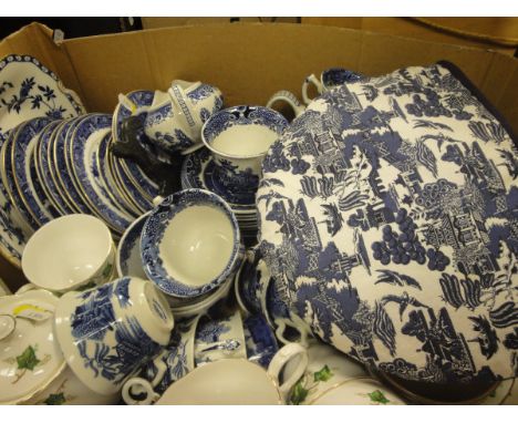 A box containing assorted Royal Worcester "Willow" pattern and other "Willow" pattern tea wares, a Colclough ivy decorated pa