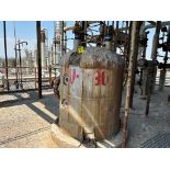 Lot of 2 tanks: 1 vertical tank in stainless steel of 1.70 m x 1.0 m with two glass peepholes of 3“