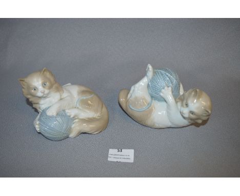 Nao Lladro Figurine - Pair of Cats with Ball of Wool 