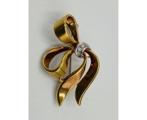 18ct gold and diamond spray brooch, 6.6g. Estimate: £220-250.This item qualifies for in-house posting.