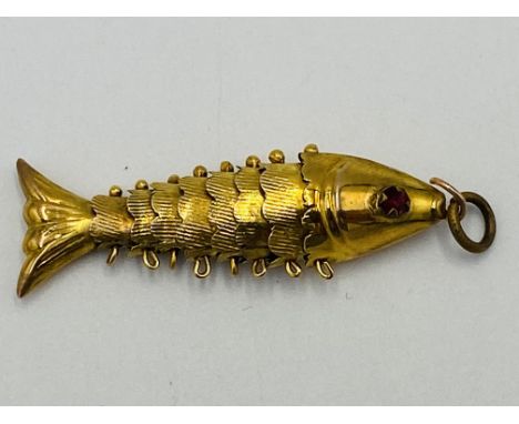 14ct gold reticulated fish pendant, 1.6g, 3.5cm long. Estimate: £45-60.This item qualifies for in-house posting.