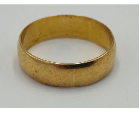 18ct gold band (tested), size L, 3.1g. Estimate: £110-130.This item qualifies for in-house posting.