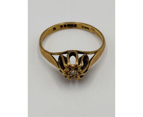 9ct gold ring set with a diamond, 1.6g, size M. Estimate: £30-50.This item qualifies for in-house posting.