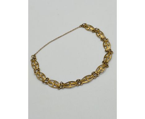 9ct gold bracelet, 4.2g. Estimate: £75-90.This item qualifies for in-house posting.