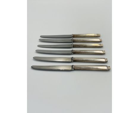 Boxed set of six silver handled knives, Sheffield 1976. Estimate; £20-40.This item qualifies for in-house posting.