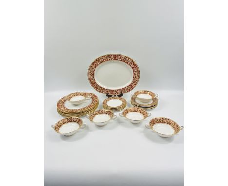 A Spode Renaissance 1770-1970 part dinner service to include: seven dinner plate; eleven side plates; six bowls; meat plate, 