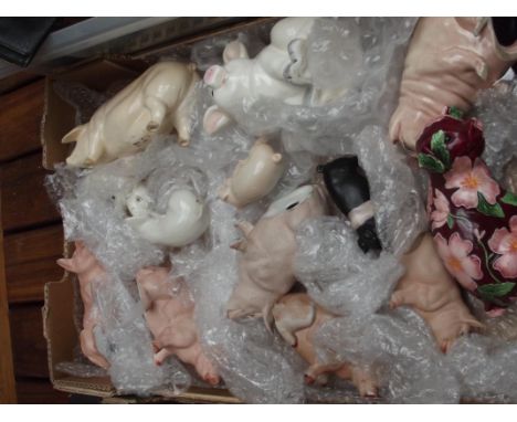 Good collection of thirteen ceramic pigs to include a tube lined example 