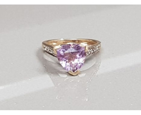 9CT GOLD PURPLE STONE AND DIAMOND HIGH SET RING 4G SIZE N