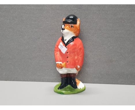 A VINTAGE ACORN ENGLAND CLEVERLY DISGUISED FOX FIGURINE 19CM HEIGHT