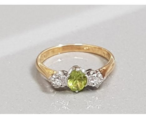 18CT GOLD PERIDOT AND DIAMOND THREE STONE RING 2.5G SIZE L