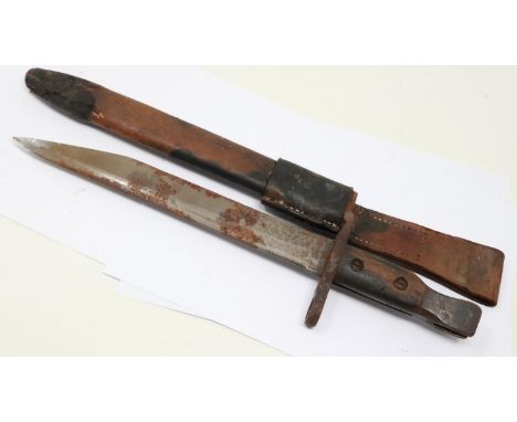 British WWI Ross bayonet and leather scabbard, in semi-relic condition. UK P&amp;P Group 2 (£20+VAT for the first lot and £4+