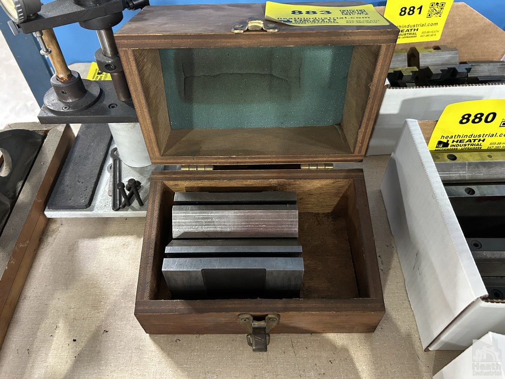 Lot 883