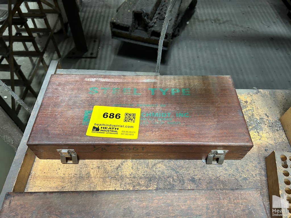 Lot 686