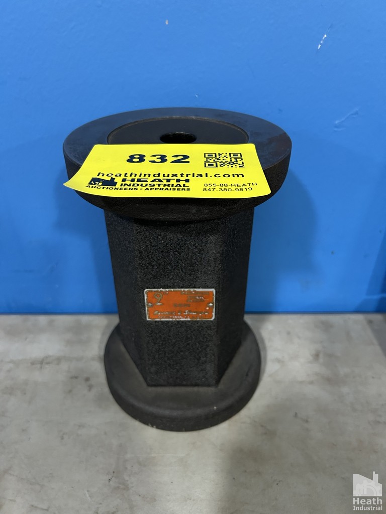 Lot 832