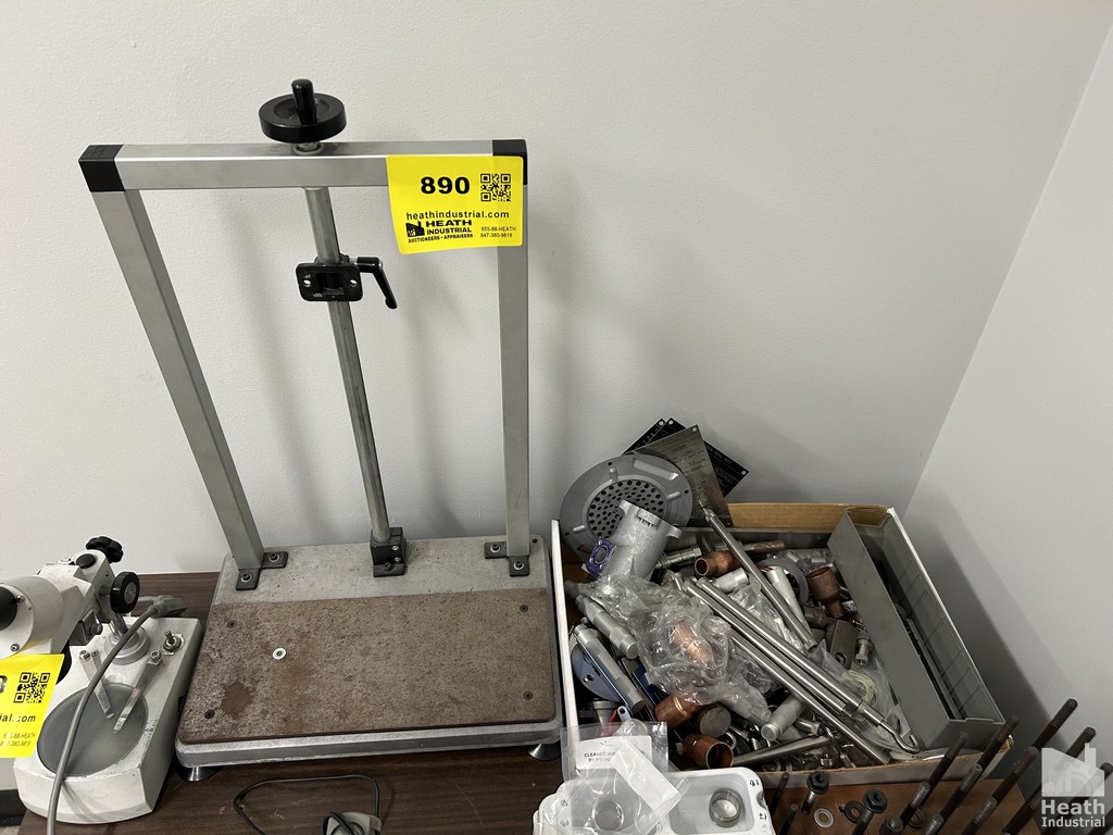 Lot 890