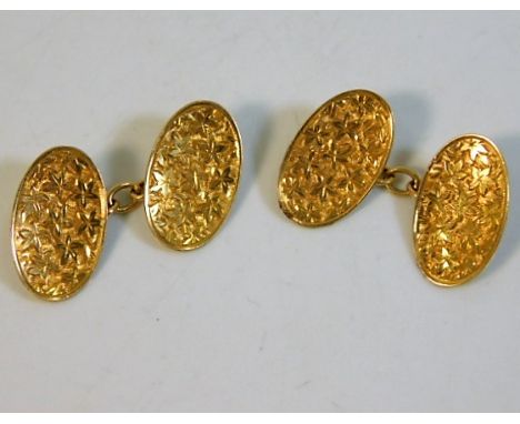 A pair of 18ct gold cufflinks with maple/ivy leaf decor 5.5g