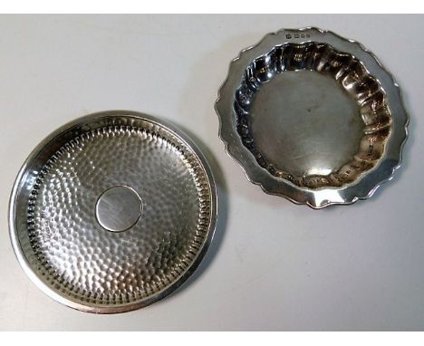 Two small silver trinket dishes 106.5g