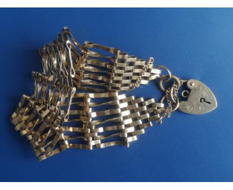 A 9ct gold gate link bracelet.