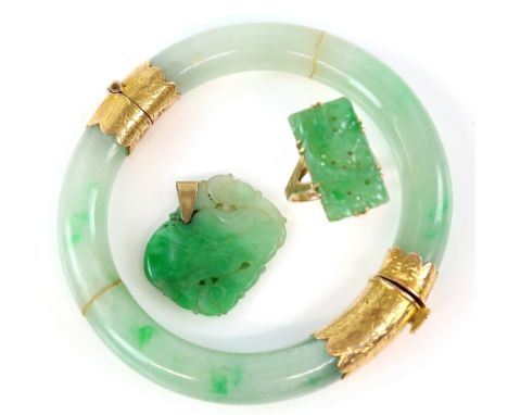 Vintage carved jade plaque ring, the mount, 14 ct gold, ring size P, a pendant carved with water lily, and a jade bangle with