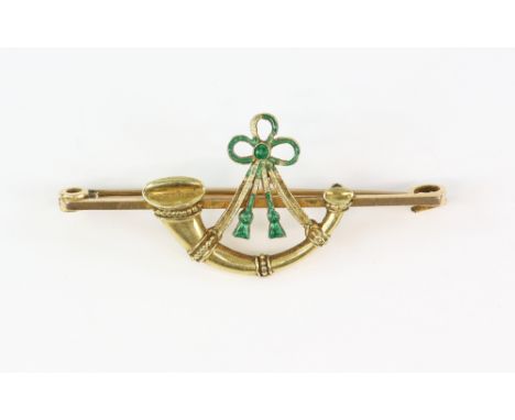 Early 20th C brooch in the form of a horn with ribbons, gold with green enamel, 15 ct, marks for Charles Payton &amp; Co .   