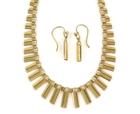 Vintage 1960's Cleopatra necklace, textured and polished links, box clasp, with figure of eight safety catch, 38cm in length 