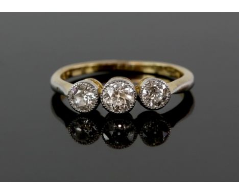 Art Deco period diamond ring set with three old cut diamonds, total diamond weight estimated at 0.80 carat, in platinum and 1