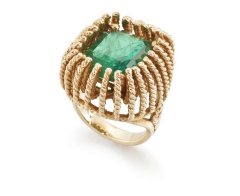 A paste single stone ring, an emerald cut green paste claw set to a twisted wire bombé head and two row hoop, stamped 14k, he