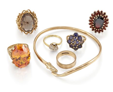 A group of jewellery, comprising: a 9ct gold iolite cluster ring, Birmingham hallmarks, ring size O; a 9ct gold garnet cluste