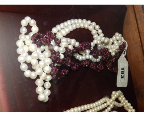 A long freshwater pearl necklace and a garnet necklace (2)