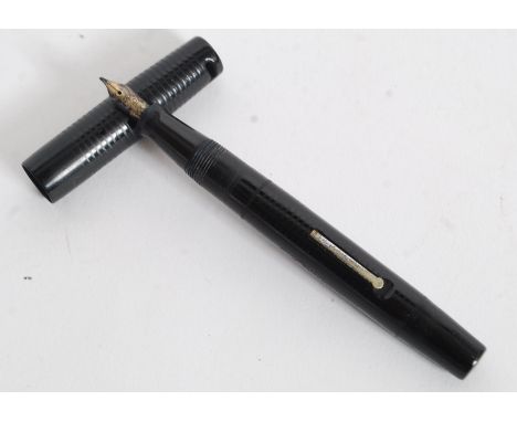 A vintage Mable Todd & Co Ltd Blackbird Self Filler fountain pen with a 14ct nib ( missing clip )
FREE UK POSTAGE ON ALL LOTS