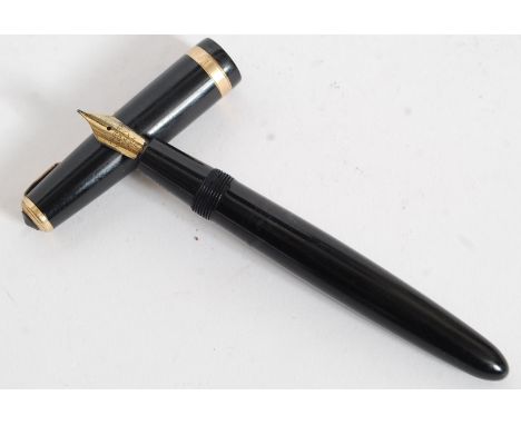 A vintage mid century Parker Duofold fountain pen with 14ct nib - Made in England. The nib marked Parker Duofold 14k N
FREE U