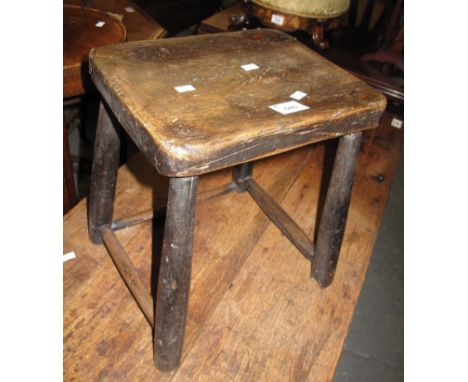 Rustic elm stool of rectangular form. (B.P. 24% incl. VAT)